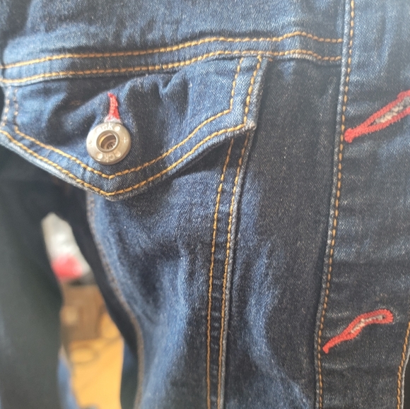 Vintage Echo Dark jean jacket w/ rhino on the back - Picture 9 of 11